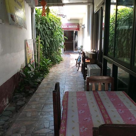 V.I.P. House Hotel Chiang Mai Bagian luar foto