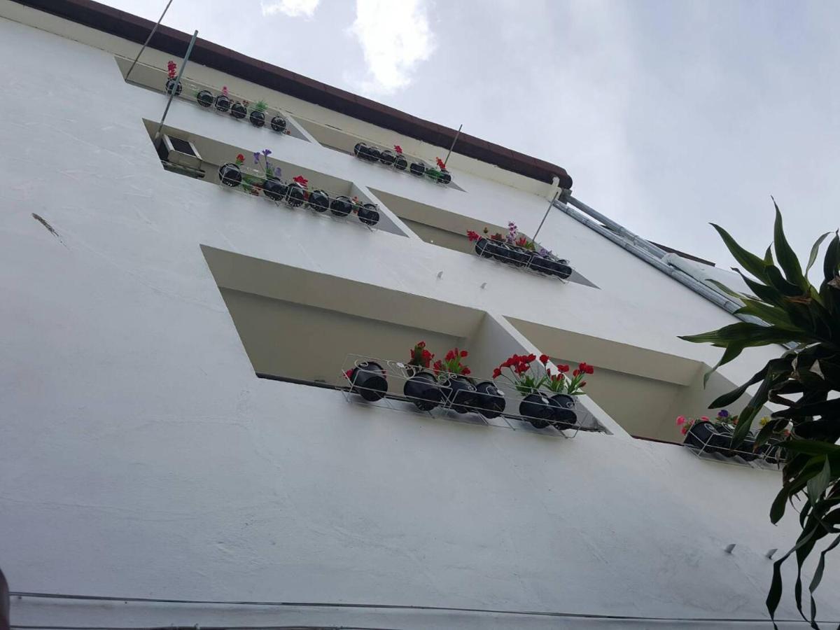 V.I.P. House Hotel Chiang Mai Bagian luar foto