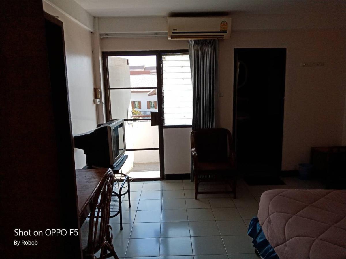 V.I.P. House Hotel Chiang Mai Bagian luar foto